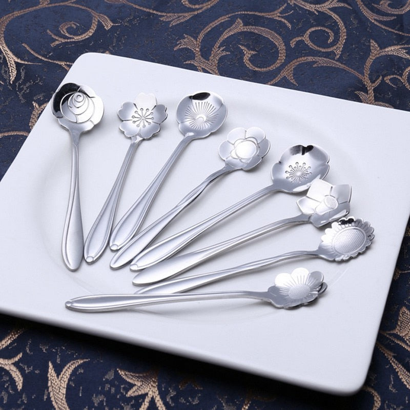 BlossomSpoon™ – Ensemble de 8 Cuillères à Thé Fleuries en Acier Inoxydable