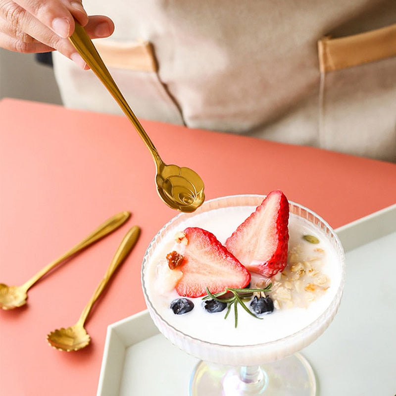 BlossomSpoon™ – Ensemble de 8 Cuillères à Thé Fleuries en Acier Inoxydable