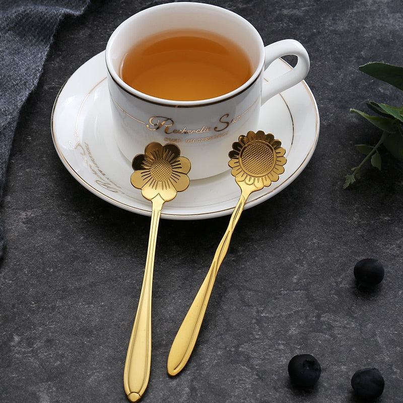 BlossomSpoon™ – Ensemble de 8 Cuillères à Thé Fleuries en Acier Inoxydable