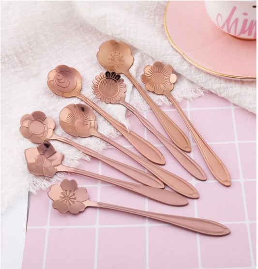 BlossomSpoon™ – Ensemble de 8 Cuillères à Thé Fleuries en Acier Inoxydable