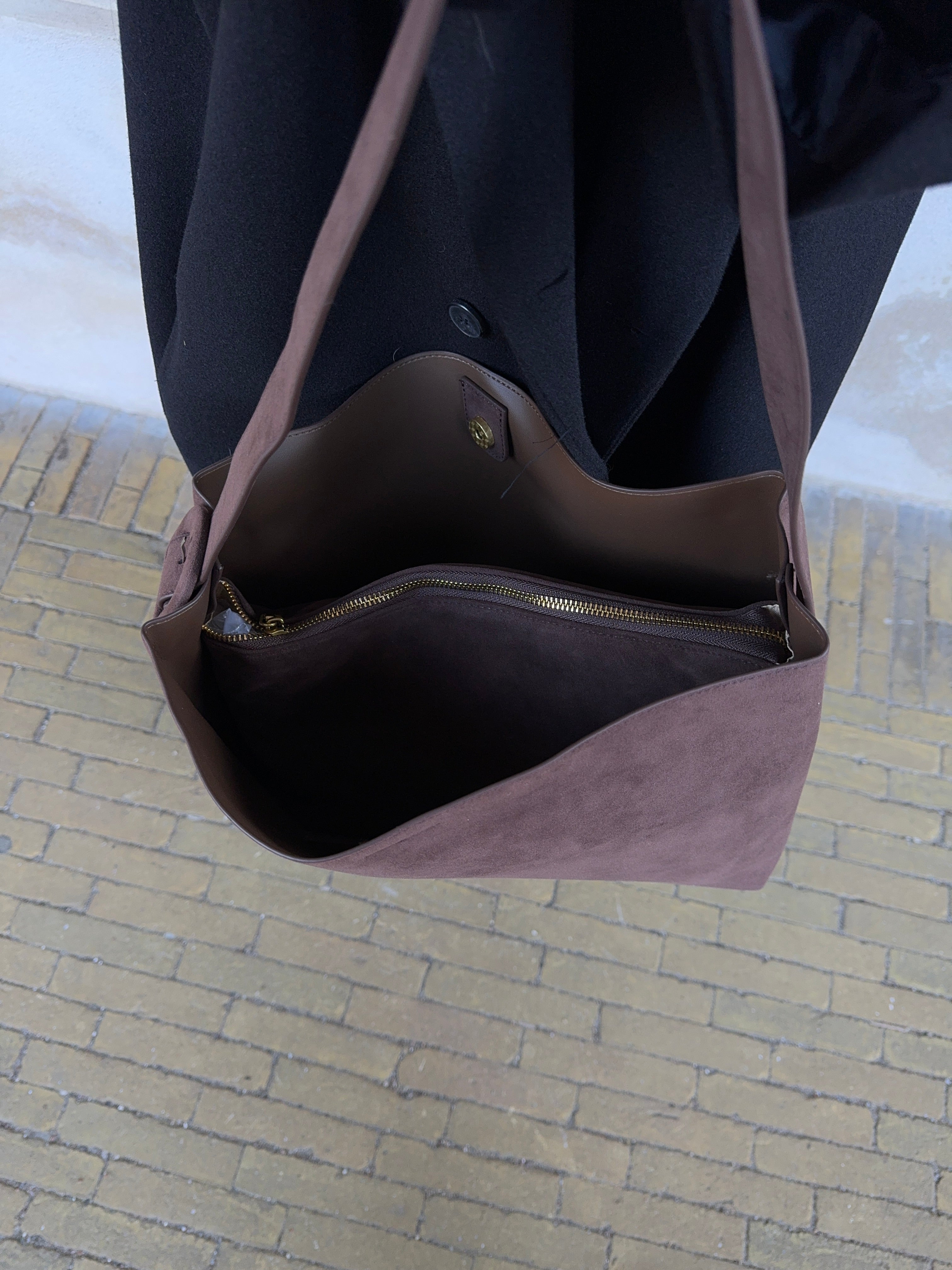 SuèdeChic™ Sac Porté Épaule Barcelona – Brun Foncé