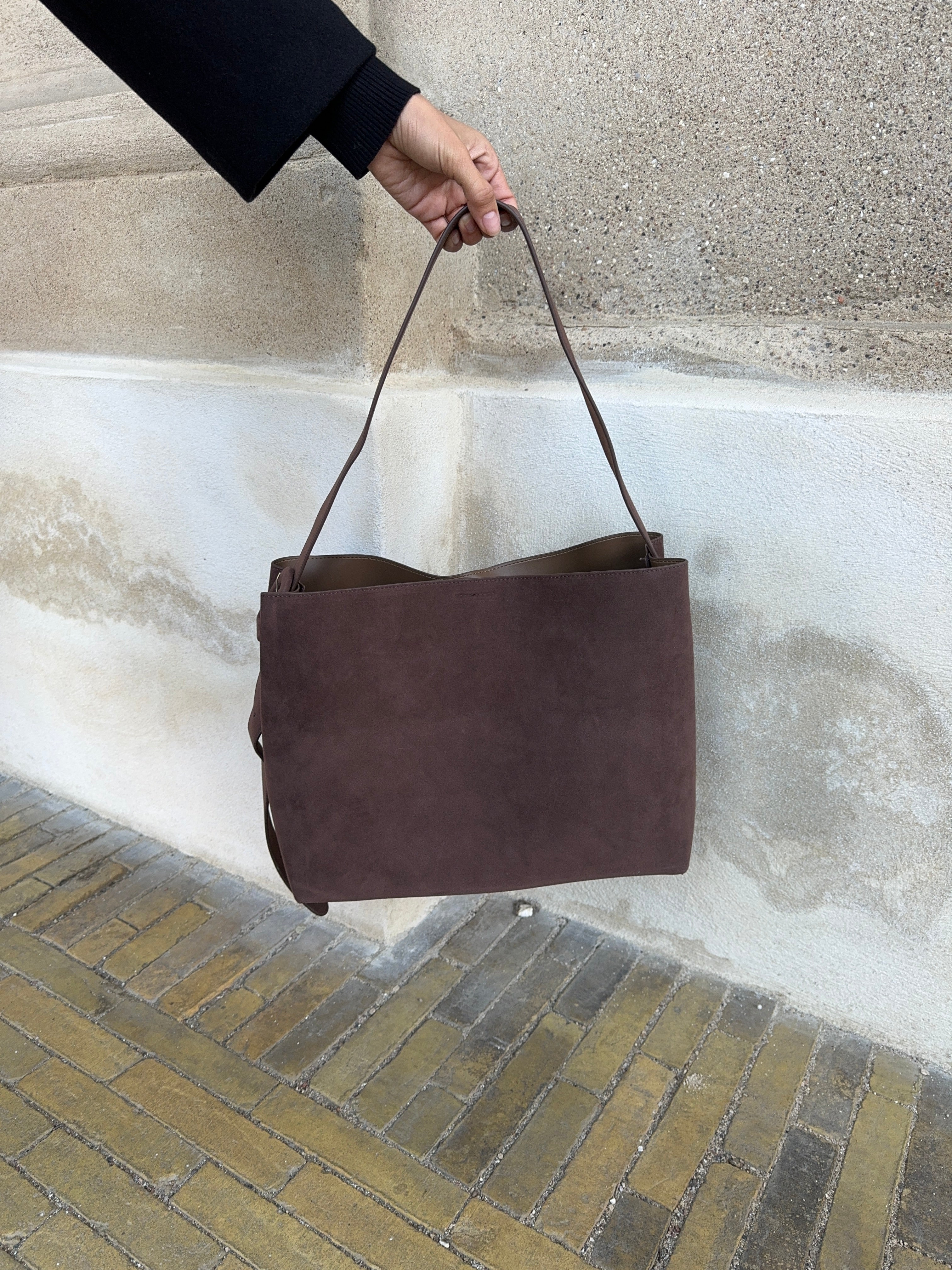 SuèdeChic™ Sac Porté Épaule Barcelona – Brun Foncé